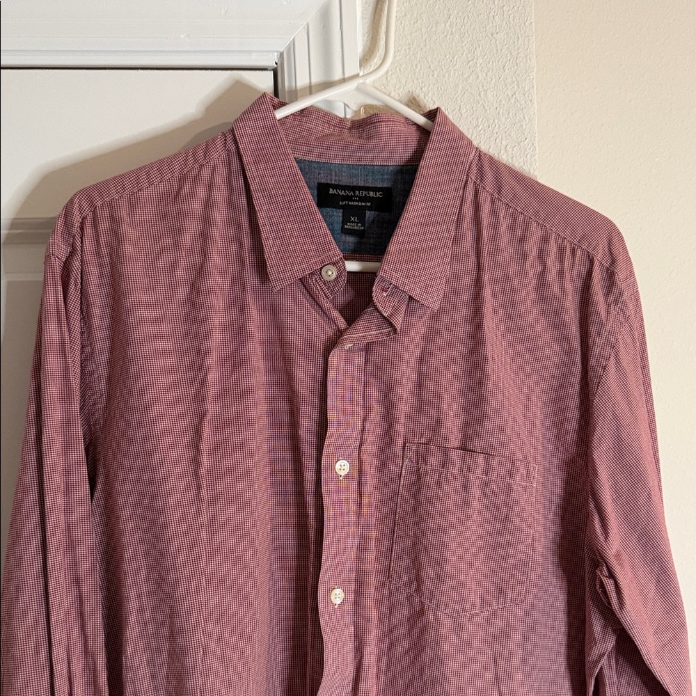 Banana Republic Men's Burgundy Button Down Shirt